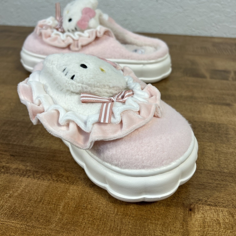 Sanrio HELLO KITTY Women's Plush Slippers Size 40-41 - Picture 5 of 16